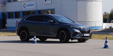 Флагманский электрокроссовер Mercedes ужасно справился с тестом на управляемость (видео)