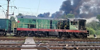 Російські дрони вдарили по залізниці на Дніпропетровщині: постраждав машиніст (фото)
