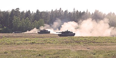 Вариант Leopard 2: Швеция доставила в Украину 10 танков Strv 122 (фото)