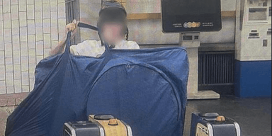 Опасные гонки в метро: в Киеве нашли юношу, гонявшего по подземке на велосипеде (видео)