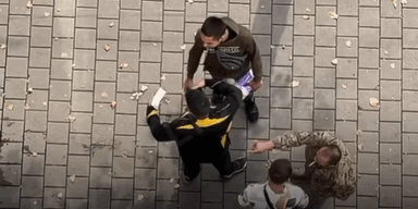У Івано-Франківську натовп молодиків жорстоко побив військового: що відомо