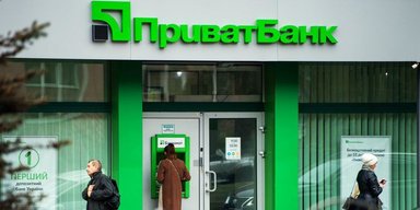 Скандал с ветераном в "ПриватБанке": ему не выдали карту из-за ампутированных рук