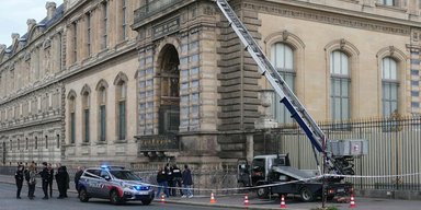 Ограбление Лувра: вор рассказал, сколько ему заплатили за королевские сокровища