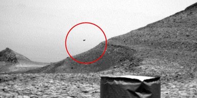 "Летательный аппарат инопланетян": марсоход NASA увидел НЛО на Марсе (фото)