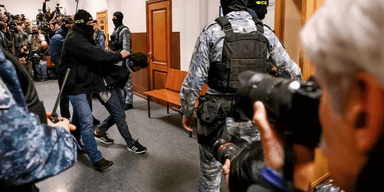 Теракт у "Крокус Сіті": підозрюваних відправили до СІЗО, як проходив суд (фото, відео)