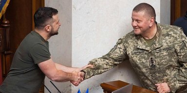 Оптимістичні заяви Зеленського про становище на фронті ведуть до розколу з військовими, — FT