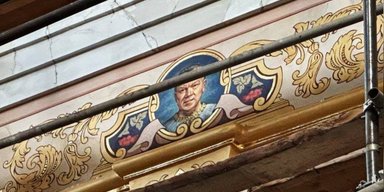 "Неуместно": митрополит отреагировал на изображения бизнесменов на стенах собора в Луцке