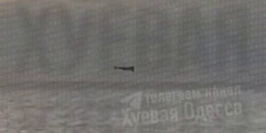 "Шахед" під час удару по Одесі втратив керування та "стрибнув" у море (відео)