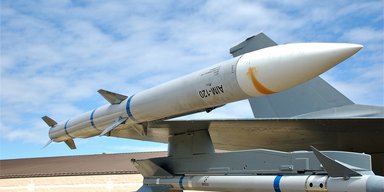 США продають Фінляндії 405 нових ракет AIM-120D3: скільки коштує збити ціль на відстані 160 км