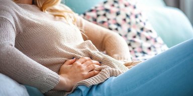 Менструальная боль: причины, симптомы и способы облегчения