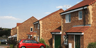 Жінка вирішила провчити нахабну сусідку, але отримала штраф: що пішло не так (фото)