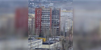 В Днепре "Шахед" влетел в 14-этажку: в доме пожар, есть пострадавшие (фото, видео)