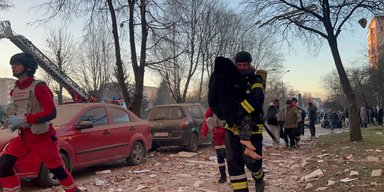 9 погибших в Тернополе и десятки раненых: Зеленский прокомментировал ночной обстрел Украины (фото)