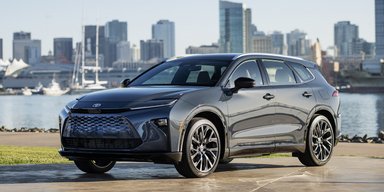 Майже Lexus: на ринок виходить преміальний сімейний кросовер Toyota (фото)