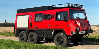 Старе пожежне авто перетворили на двоповерховий автодім для найсуворіших умов (відео)