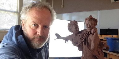 Показал мандарины и скульптуры: "мокрый" злодей Марв из "Один дома" стал звездой соцсетей