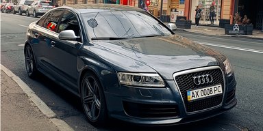Вовк в овечій шкурі: у Харкові помітили рідкісний седан Audi з двигуном Lamborghini (фото)