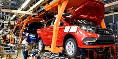 Теперь только Lada и "Москвичи": российским чиновникам хотят запретить покупать иномарки