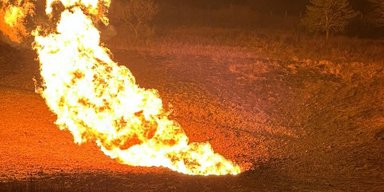 РФ нанесла новый удар по Харькову: ракета попала в жилой дом, загорелся газопровод (видео)