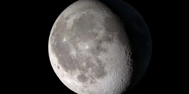 На Луне могут скрываться огромные запасы платины и других ценных металлов