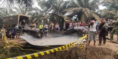 Дивом ніхто не постраждав: в Індонезії з космосу впала величезна частина китайської ракети (фото)
