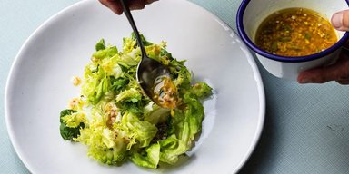 Самая вкусная заправка для салата: рецепт от шеф-повара