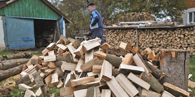 "Заработал" около 40 000 гривен: в Черниговской области делец обманывал покупателей дров