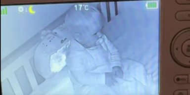 Люди поражены: камера показала, чем занимается маленькая дочь, когда родители уходят