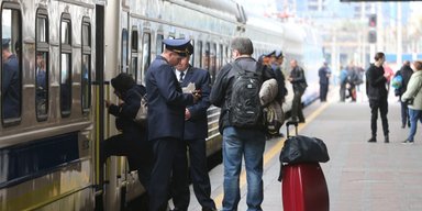 Виїзд дозволено. Хто з чоловіків може залишити Україну під час дії воєнного стану