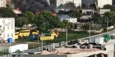 Майже "долетіло" до вузла зв'язку: у Сімферополі стався вибух і почалась пожежа (відео)