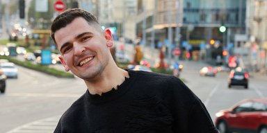 Звернувся до психотерапевта: блогер Карма розповів, як пережив збройний напад у Полтаві
