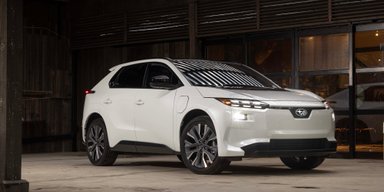 Subaru представила потужні сімейні електрокросовери із запасом ходу понад 400 км (фото)