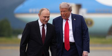 Грозився піти та скасував обід: Трамп підвищував голос на Путіна на саміті в Анкориджі, — FT