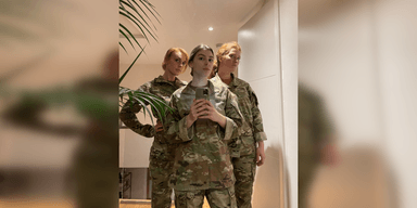 Три медикині ЗСУ в Лондоні врятували чоловіка, який потрапив у ДТП (фото)