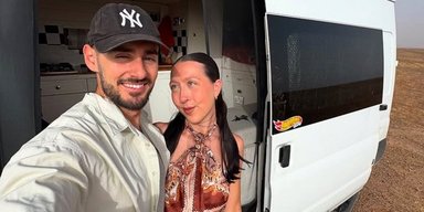 Пара переоборудовала фургон в уютный дом на колесах, не имея никакого опыта: что получилось
