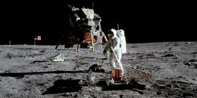 Первая за более чем 50 лет высадка человека на Луну может состояться без корабля Илона Маска