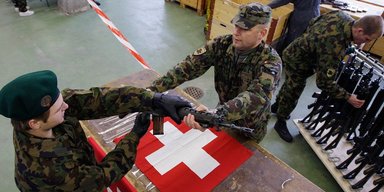 Парламент Швейцарии разрешил правительству одобрять экспорт оружия в определенных случаях, — СМИ