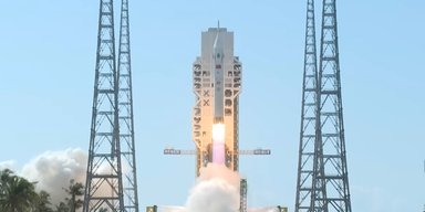 Китай успішно провів випробування ракети і космічного корабля для польотів на Місяць (відео)