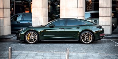 780 сил і витрата 2,1 л на 100 км: у Києві помітили швидкий Porsche за 13 мільйонів (фото)