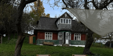 Украинец купил дом в Карпатах за $13 тысяч: внутри его ждал сюрприз (фото)