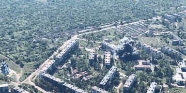 "Точний приліт": бійці ЗСУ показали удар керованої авіабомби по штабу РФ в Соледарі (відео)