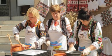 В Стрийском районе установили рекорд Украины по приготовлению Красивского пирога: чем особенное блюдо