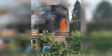 Вогонь на другому поверсі: у Харкові спалахнула будівля ТЦК, — соцмережі (відео)