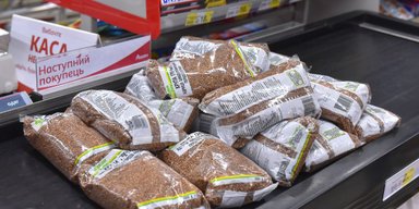 Цены на крупу вырастут на 25%: эксперт советует покупать по 10 кг продуктов впрок (видео)