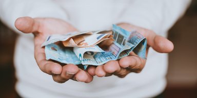 Якщо допомоги Заходу не буде: експерти розповіли, на які непопулярні кроки доведеться піти владі