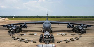 Ключ до війни з КНР: бомбардувальники B-52 модернізують під гіперзвукові ракети HACM