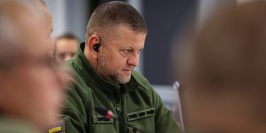 "Обстановка на фронті ускладнена": Залужний уперше взяв участь у засіданні "Рамштайн" (фото)