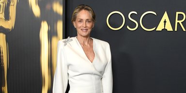 66-летняя Шэрон Стоун в облегающем платье посетила Губернаторский бал в Лос-Анджелесе (фото)