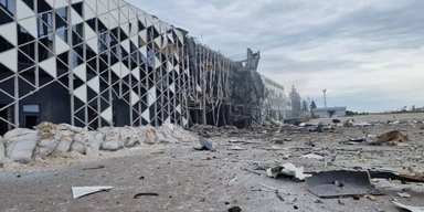 Россияне нанесли удар по аэропорту в Запорожье (видео)