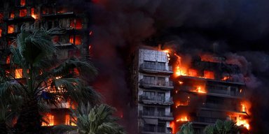 Самое большое ЧП в истории: в Валенсии дотла сгорел 14-этажный дом, есть жертвы (видео)